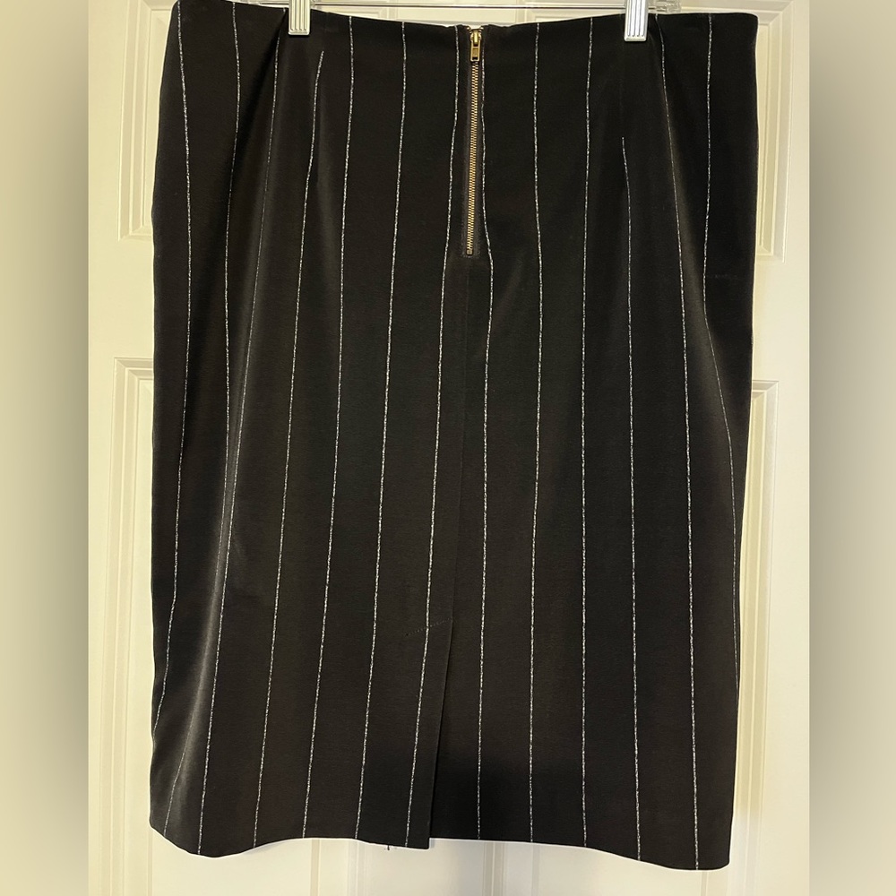 Black pinstripe pencil skirt, size 14 - Picture 2 of 2
